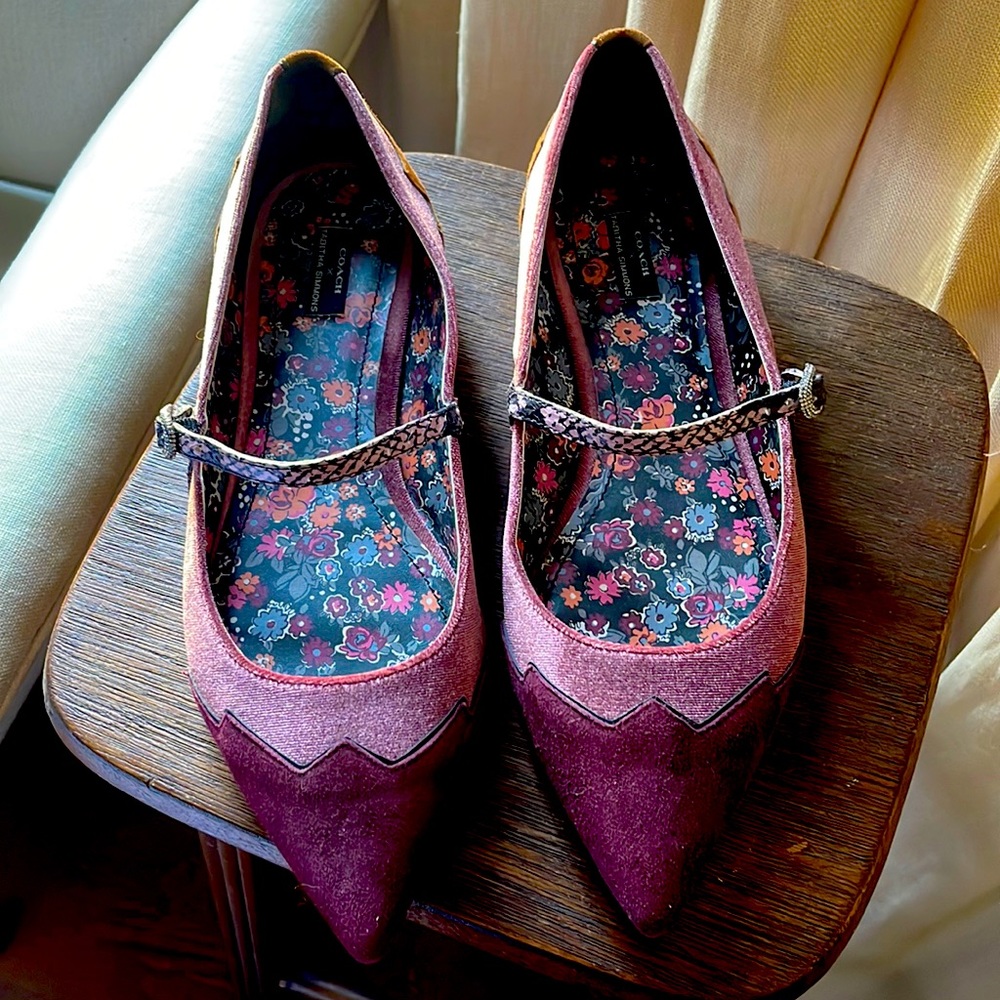 Gorgeous Maryjane flats burgundy and pale pink.